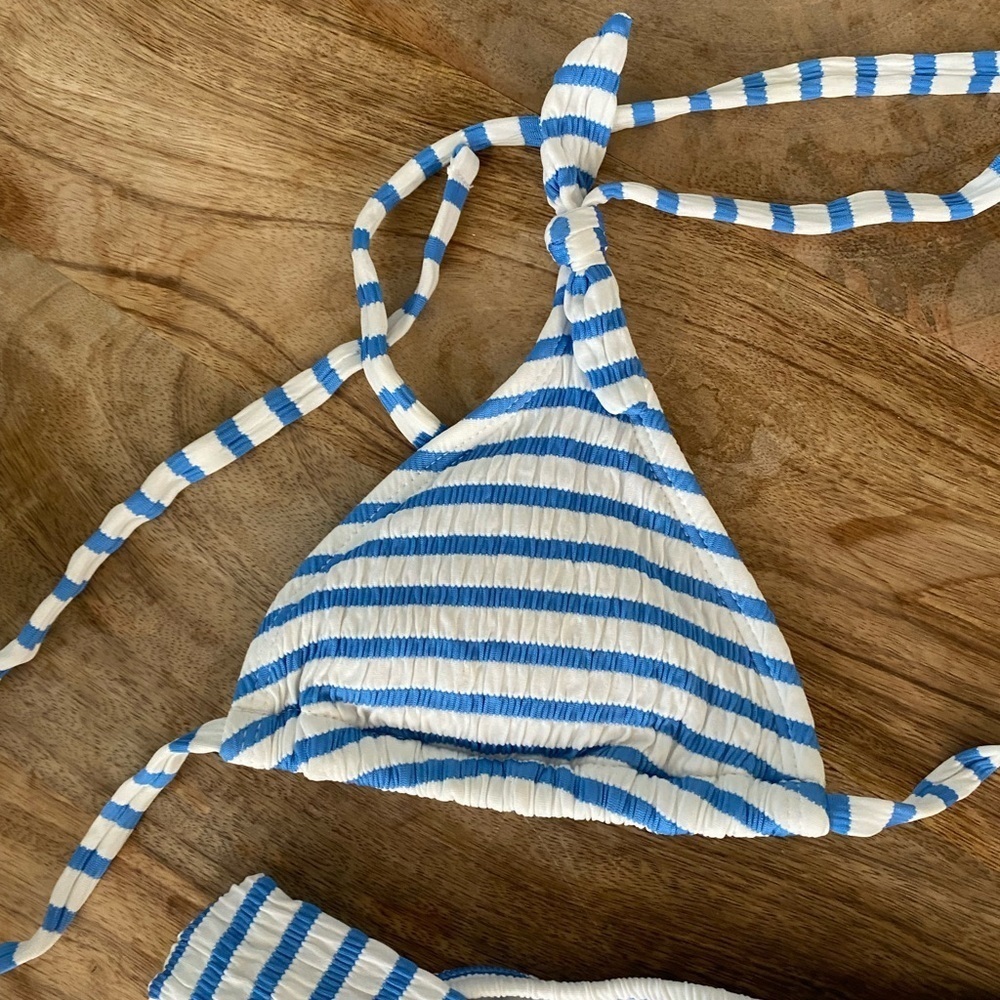 Hula Honey never worn string size small bikini - Picture 3 of 4